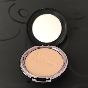 IT cosmetics Celebration Foundation